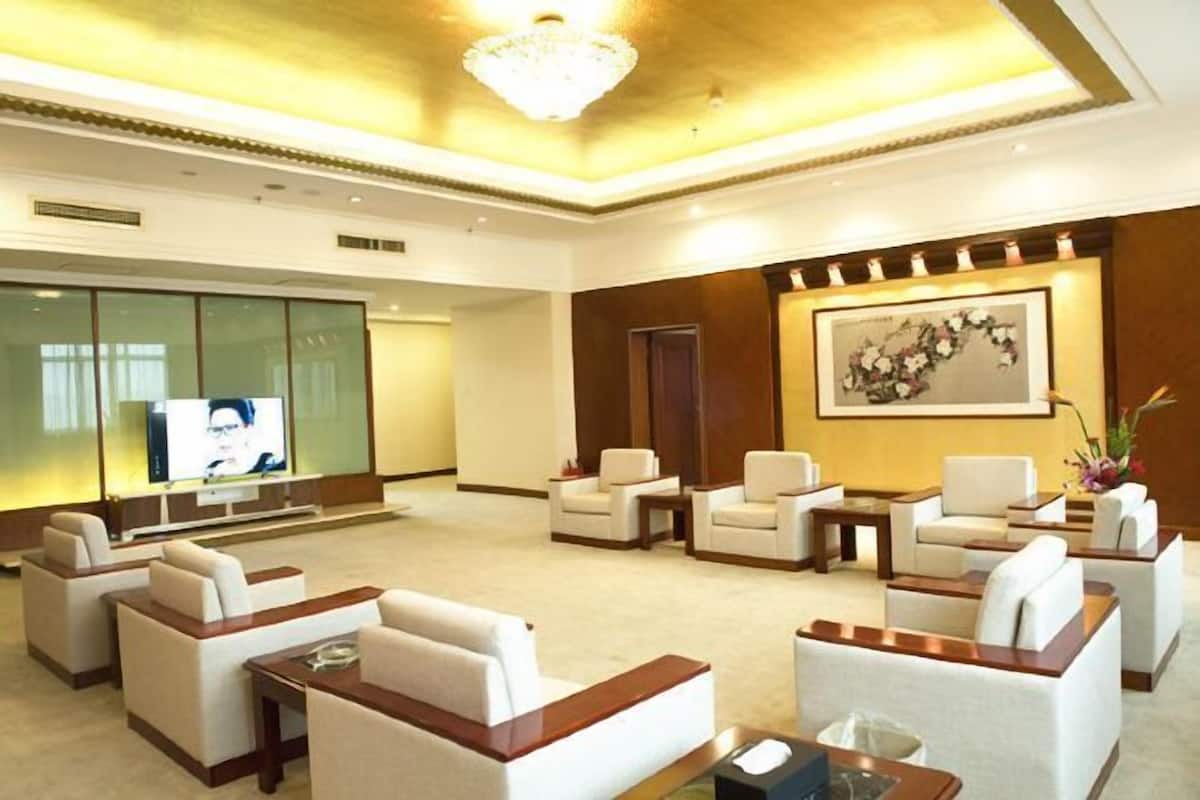 Minibar, in-room safe, desk, blackout drapes