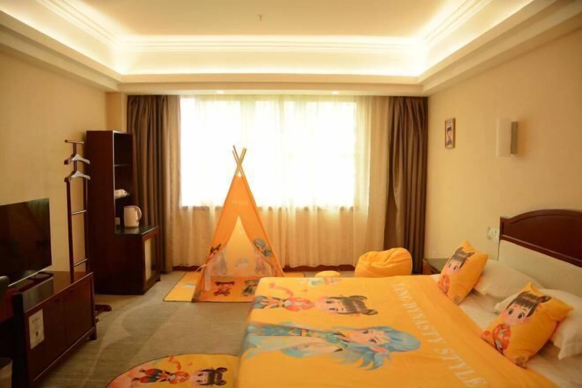 Minibar, in-room safe, desk, blackout curtains