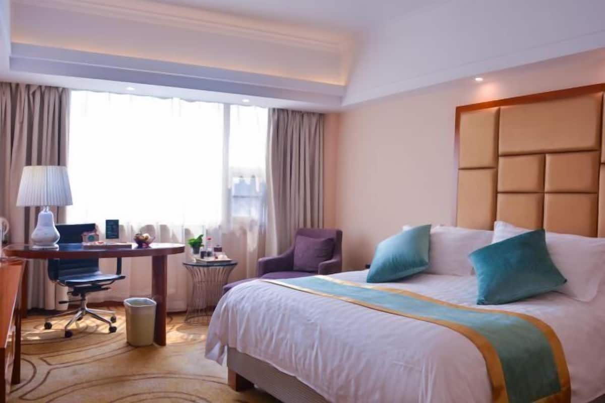 Minibar, in-room safe, desk, blackout curtains