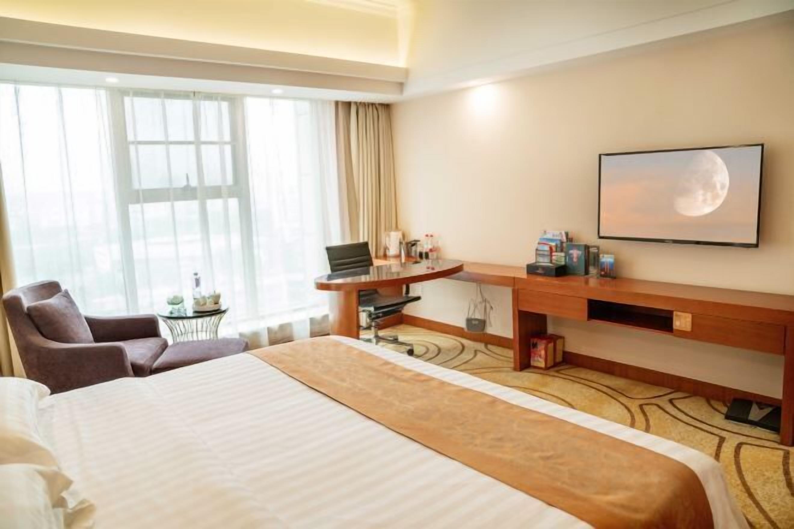 Minibar, una cassaforte in camera, una scrivania, tende oscuranti