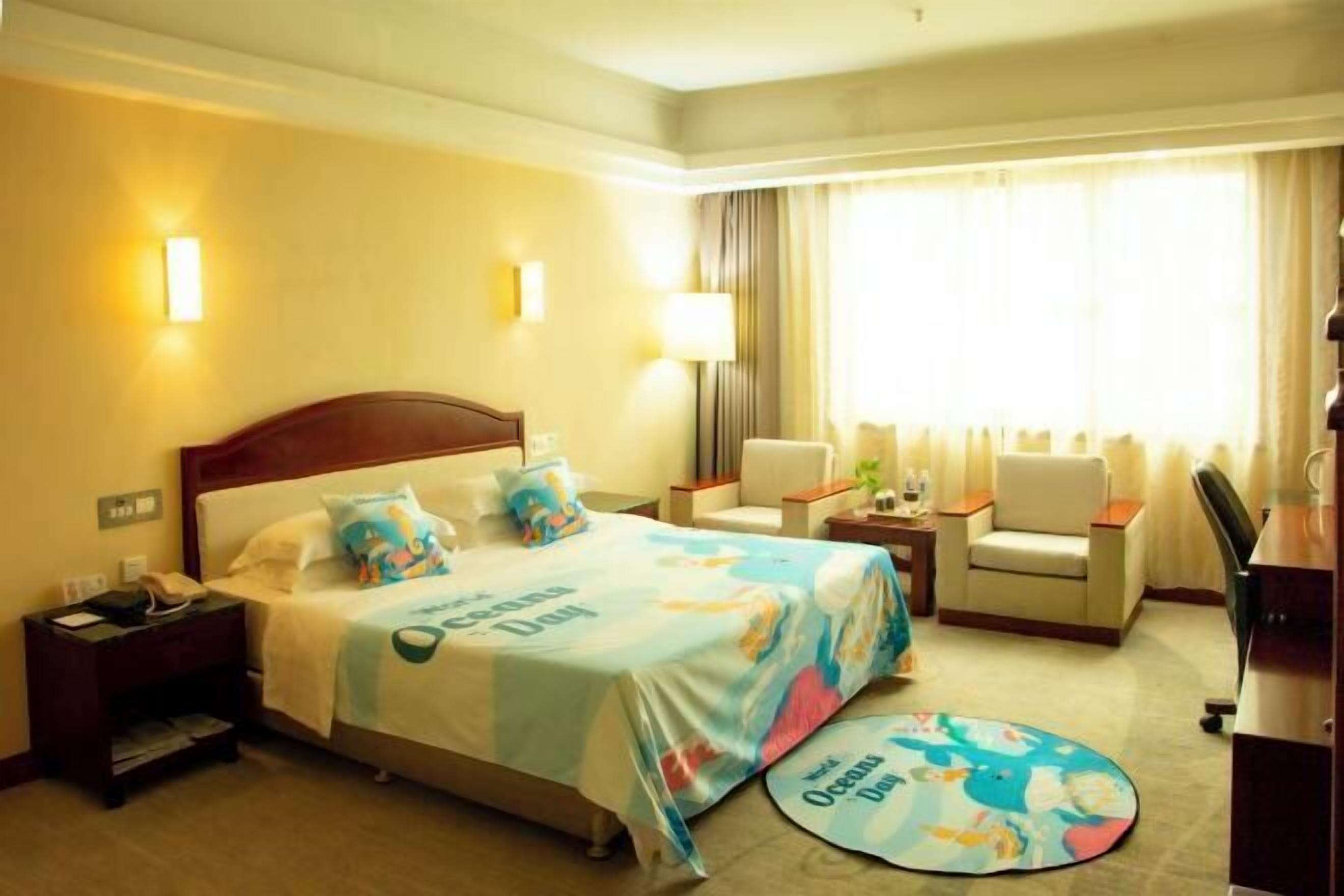 Minibar, in-room safe, desk, blackout drapes