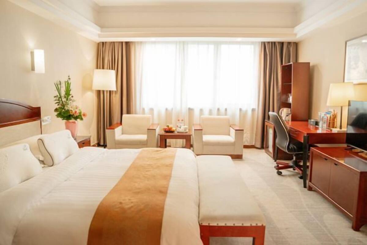 Minibar, in-room safe, desk, blackout drapes