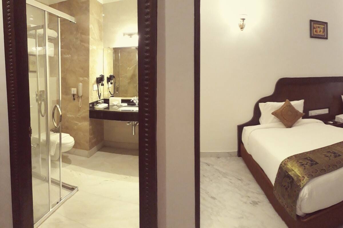 Premium bedding, minibar, in-room safe, desk