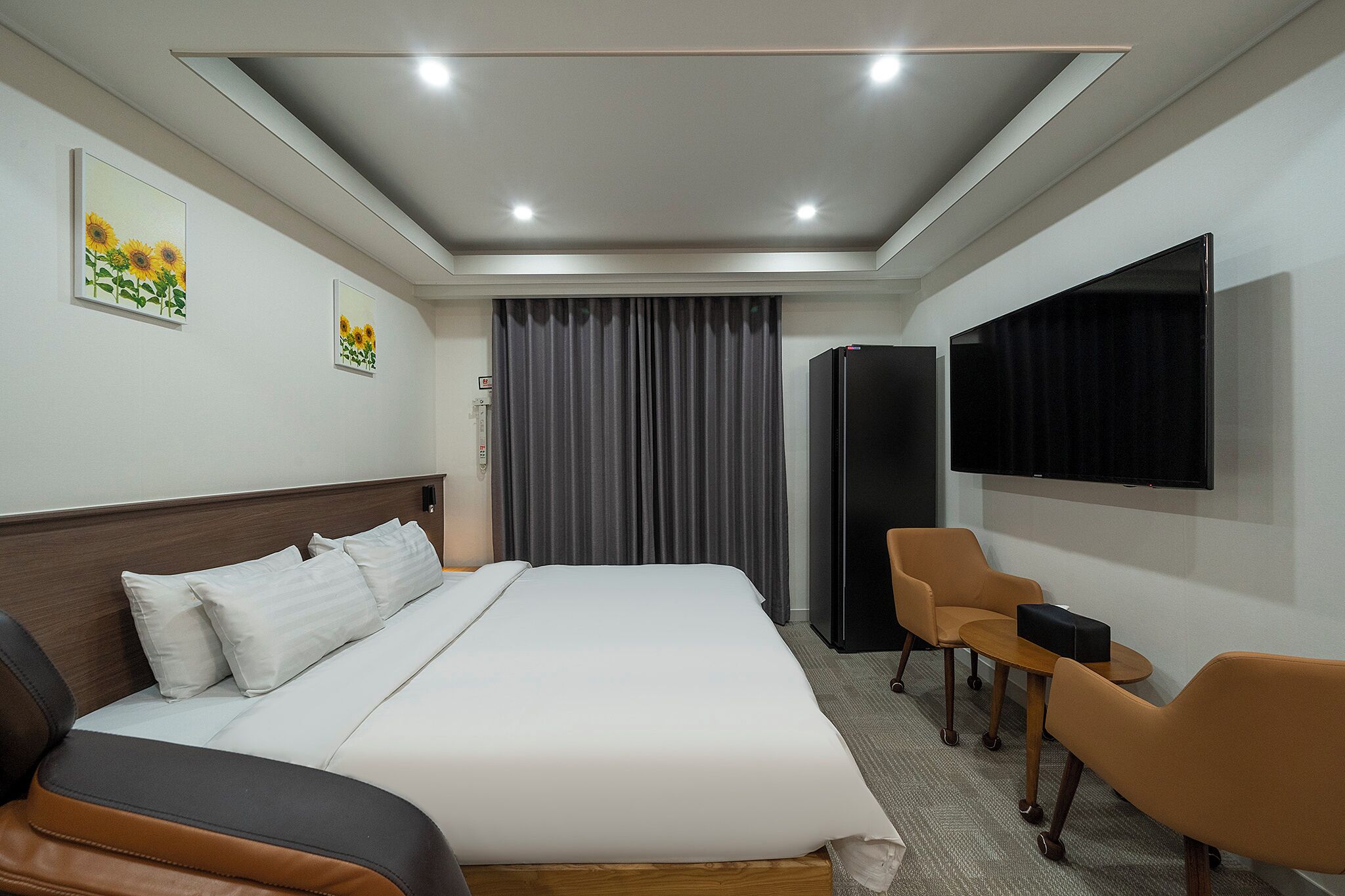 premium room | premium bedding, free minibar items, desk, free wifi