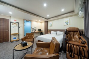 Suite | Hochwertige Bettwaren, Minibar (mit einigen kostenlosen Artikeln)
