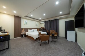 Suite | Seprai premium, isi minibar gratis, meja kerja, dan Wi-Fi gratis