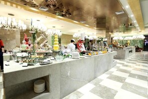 2 restaurants; breakfast, lunch and dinner served  - New Century Hotel Yiwu (Jinhua)