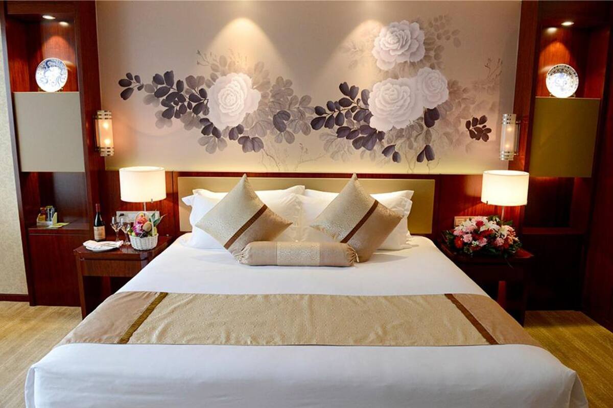 Deluxe King Room  | In-room safe, desk, blackout curtains, soundproofing