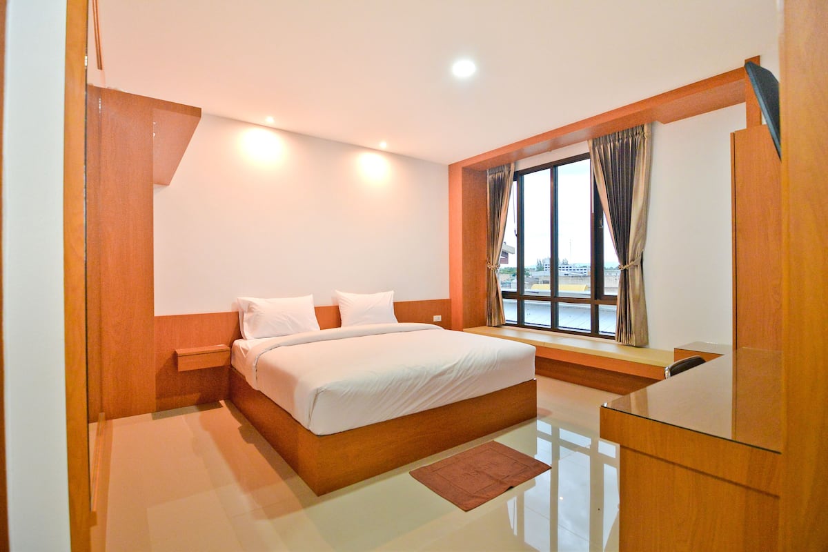 Standard Double room | Minibar, desk, free WiFi, bed sheets