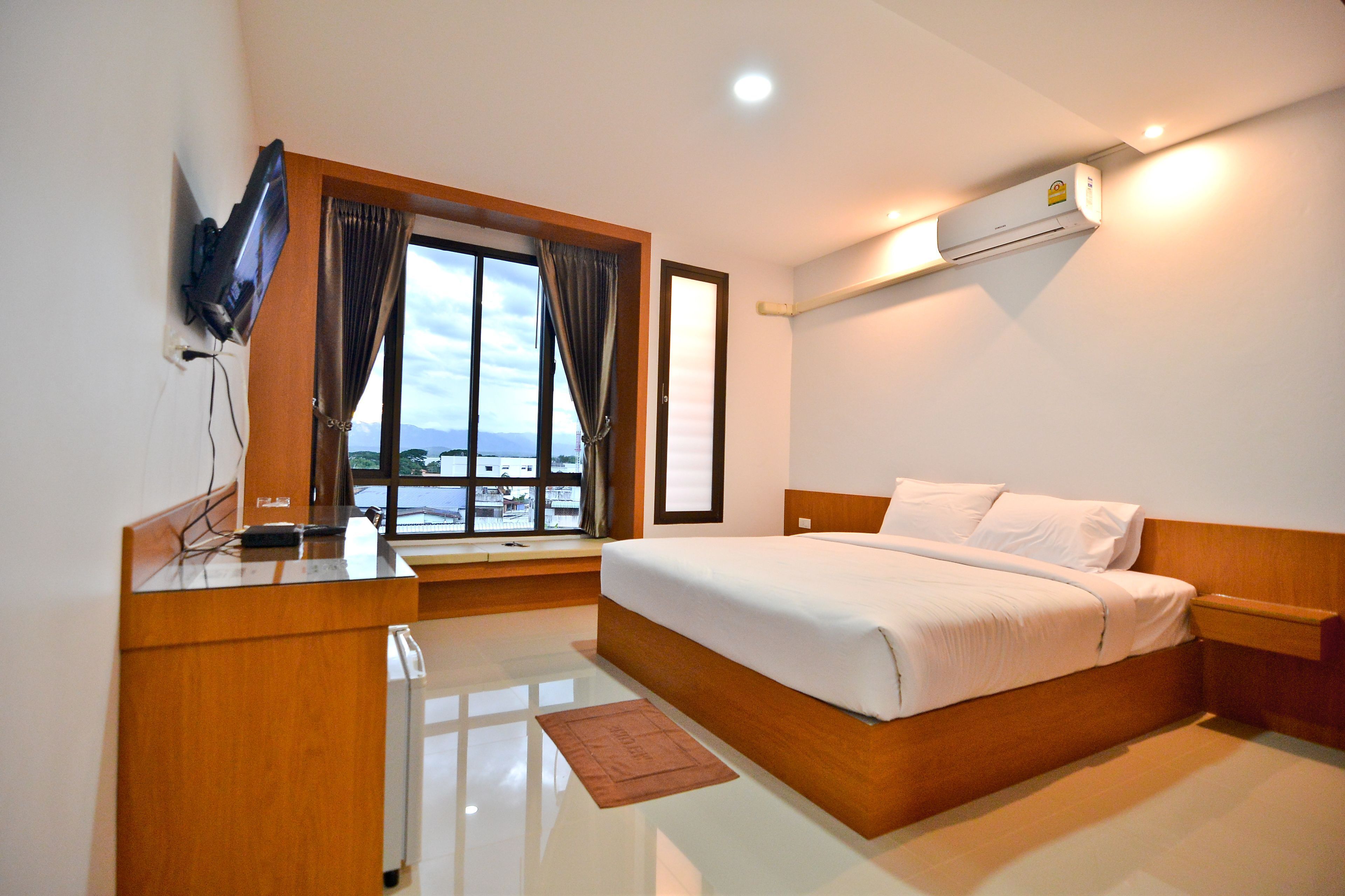 Minibar, escritorio, wifi gratis y ropa de cama