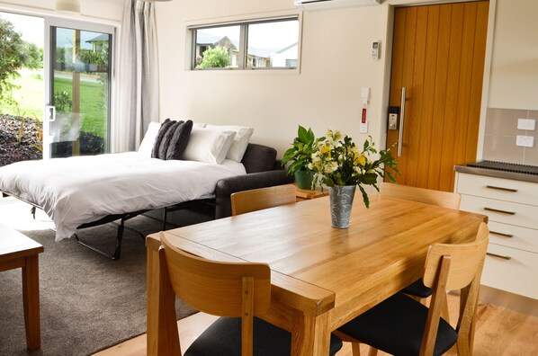 Lyxvilla - 1 sovrum | Vardagsrum | Platt-tv