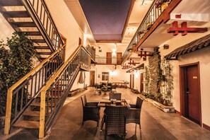 Área de estar no saguão