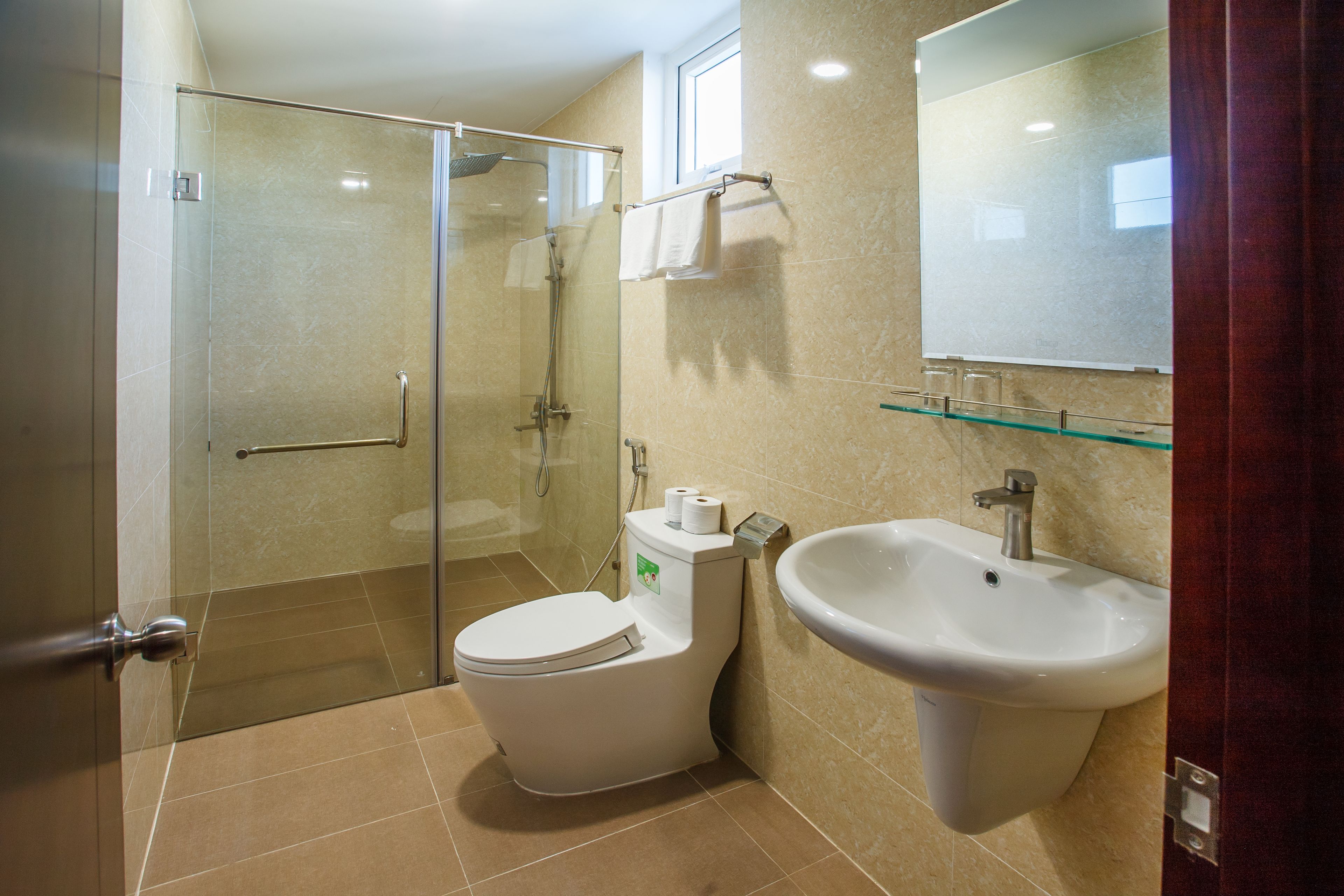 Triple Room | Bathroom | Free toiletries, hair dryer, slippers, towels