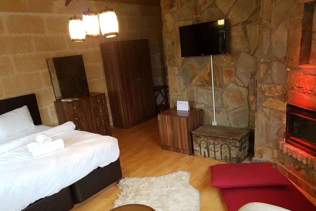 Standaard tweepersoonskamer, 1 tweepersoonsbed, roken | Luxe beddengoed, een minibar, individueel gedecoreerd