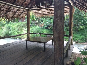 Breakfast, lunch, dinner served; Thai cuisine