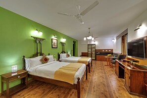 Premium Suite | Premium bedding, in-room safe, desk, free WiFi - WelcomHeritage Mani Mansion (Ahmedabad)