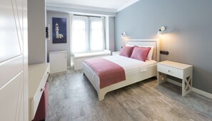 مأكولات ومشروبات مجانية في الميني بار ومكتب ومكواة/لوح كي