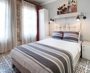 Standard-Doppelzimmer | Minibar (mit einigen kostenlosen Artikeln), Schreibtisch