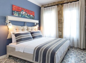 Standard Double Room | Free minibar items, desk, iron/ironing board, free WiFi - Ayapetro Hotel (Bozcaada)