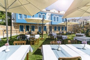 تناول الطعام بالخارج