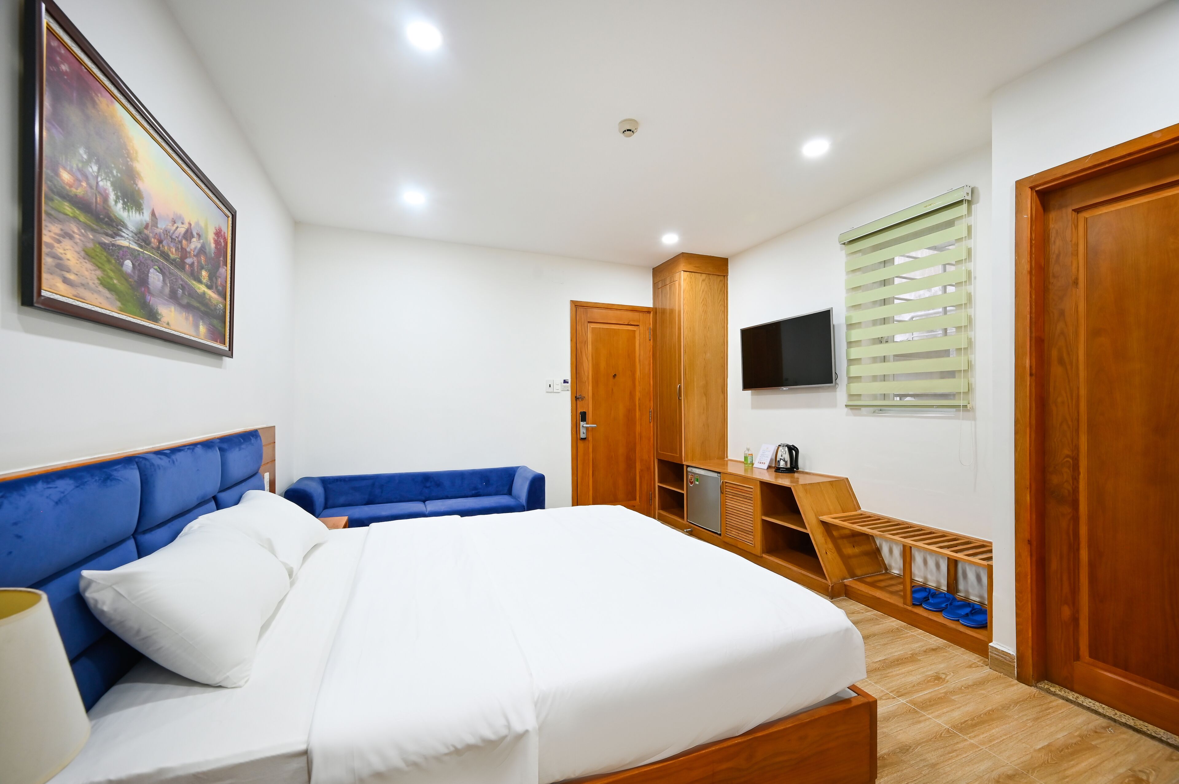 deluxe double room | premium bedding, in-room safe, blackout curtains, soundproofing