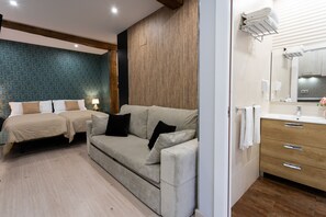 Studio, Private Bathroom (VERDE) | Interior