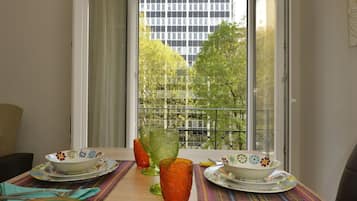 Superior-Apartment, eigenes Bad, Parkblick (Superior) | Eigene Küche | Hochstuhl