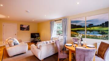 Appartement, 2 chambres | Coin séjour