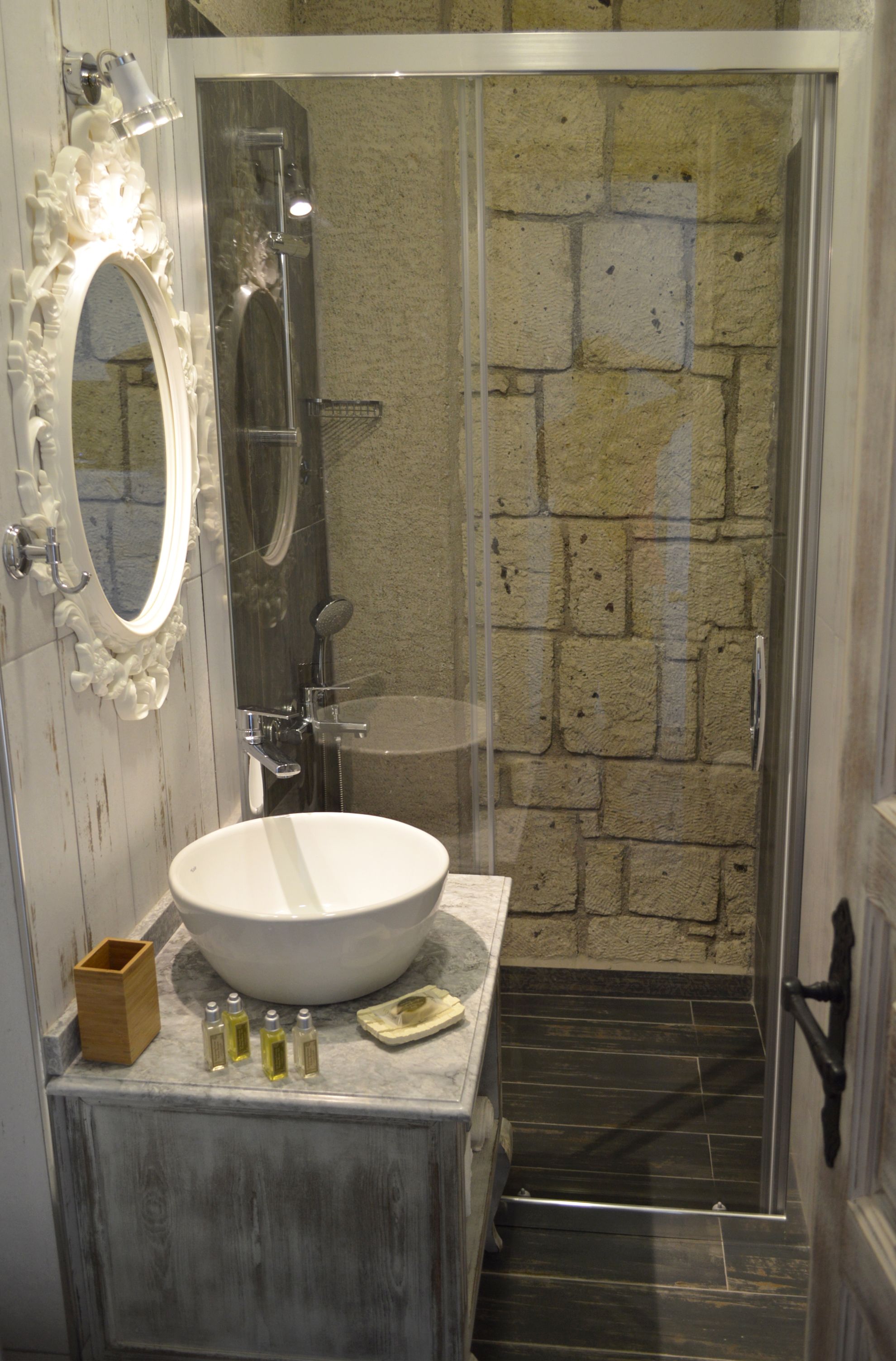 standard double room | bathroom | shower, free toiletries, hair dryer, slippers