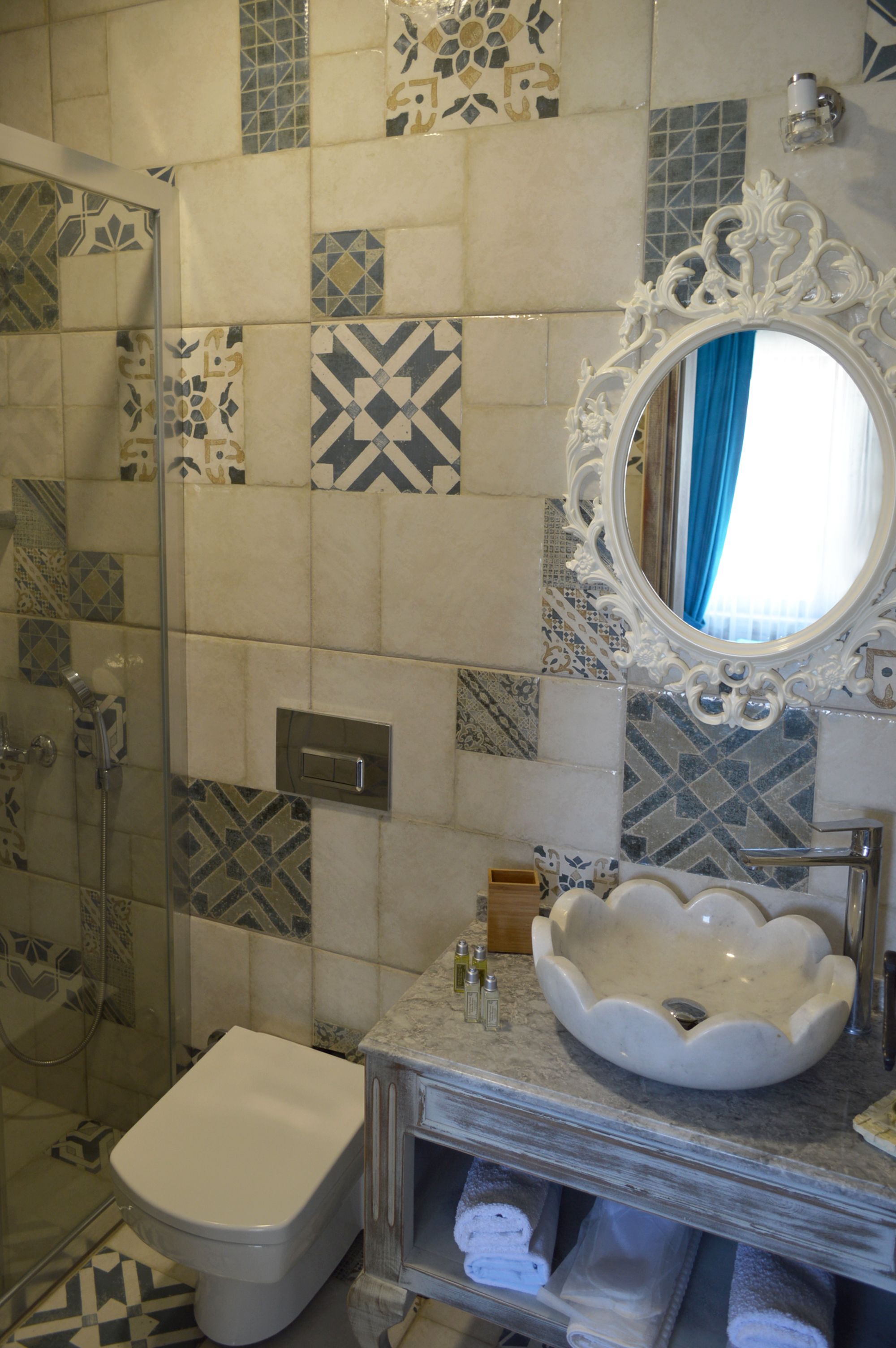 deluxe room | bathroom | shower, free toiletries, hair dryer, slippers