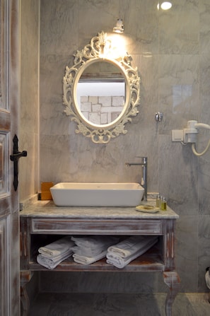 Room, Pool View | Bathroom sink - Fehmi Bey Alacati - Special Class (Cesme)