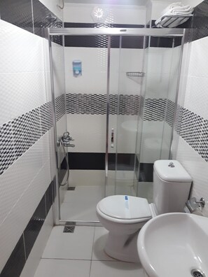 Comfort Apartment, 2 Bedrooms | Bathroom | Shower, free toiletries, hair dryer, slippers - Prestij Apart Hotel (Akcakoca)