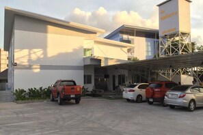 Bãi đậu xe tự phục vụ miễn phí 