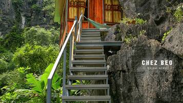 Bungalow on the Mountain | Terrace/patio