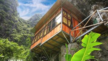 Bungalow on the Mountain | Individually decorated, blackout drapes, free WiFi, bed sheets