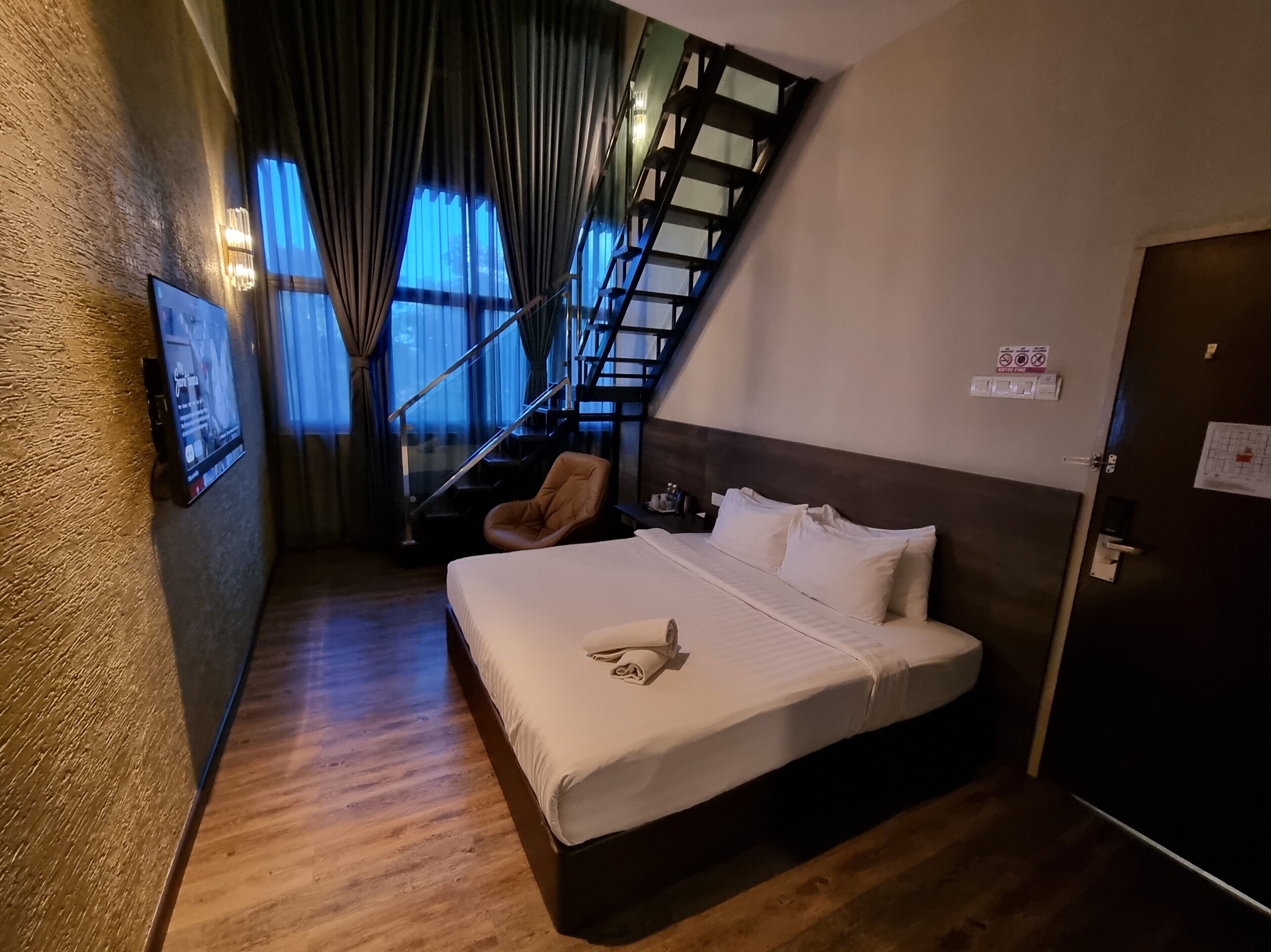 Premier Room, 1 Queen + 1 King, with Window | Premium bedding, down comforters, desk, iron/ironing board