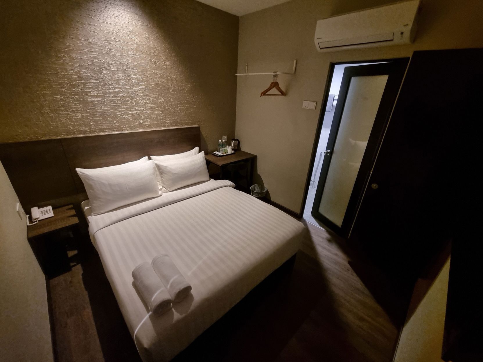 Premium bedding, down duvets, desk, iron/ironing board