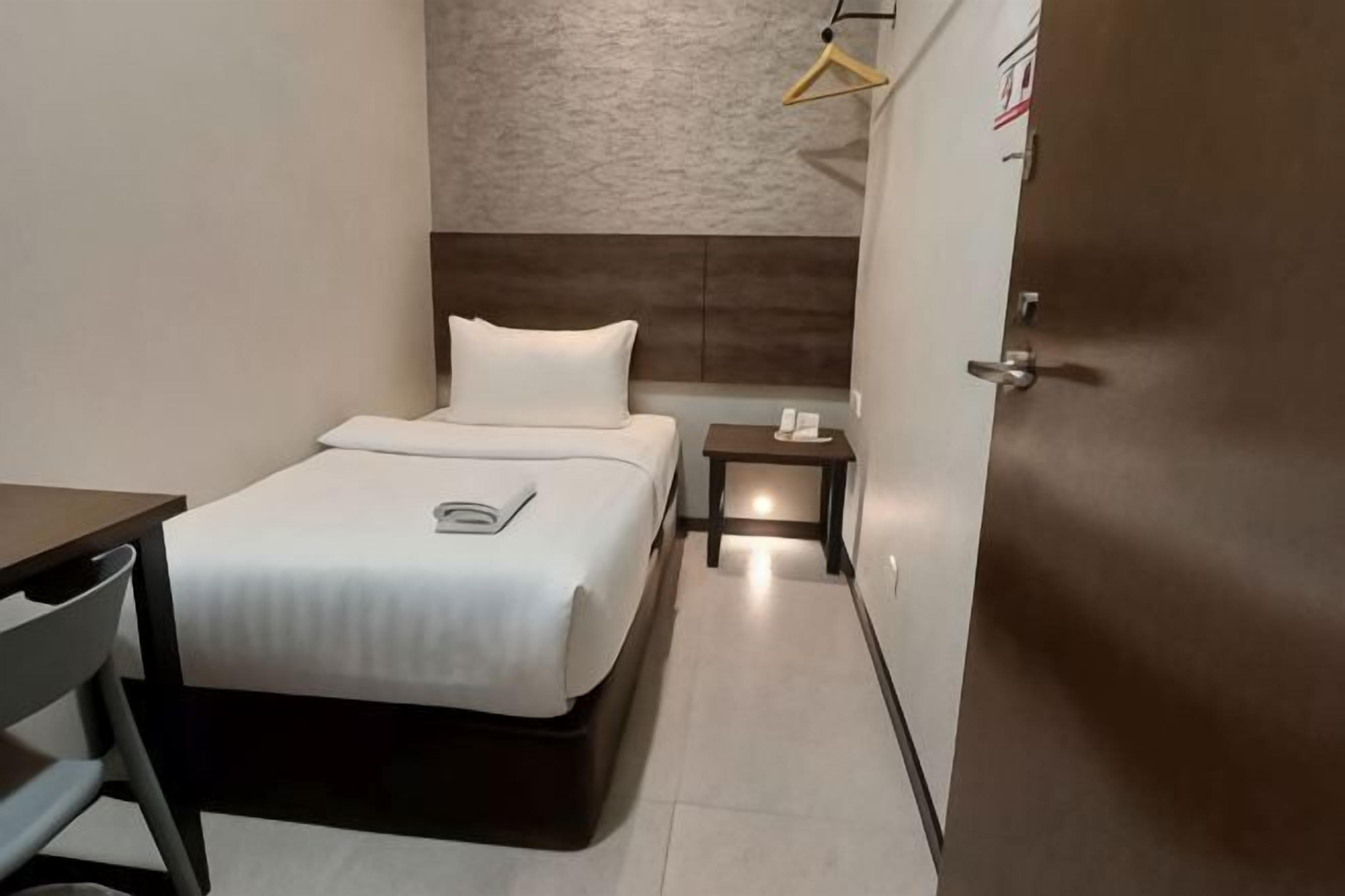 Premium bedding, down duvets, desk, iron/ironing board