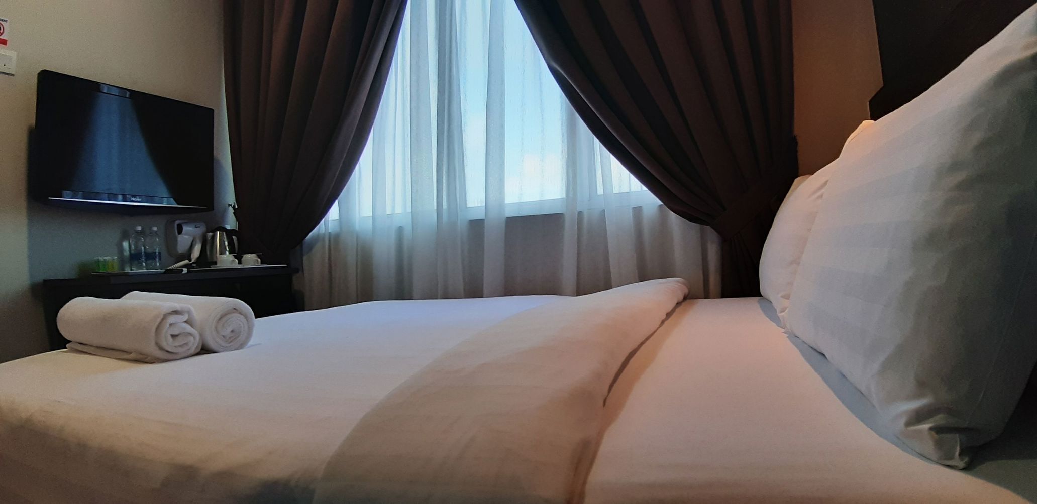 Premium bedding, down duvets, desk, iron/ironing board