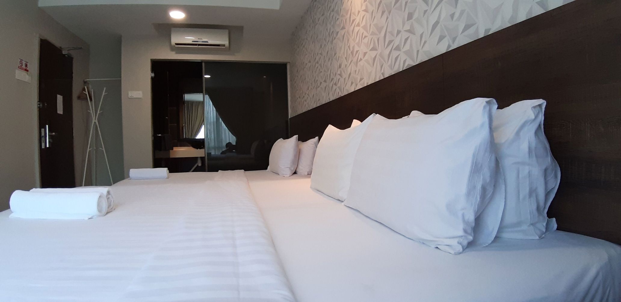 Premium bedding, down duvets, desk, iron/ironing board
