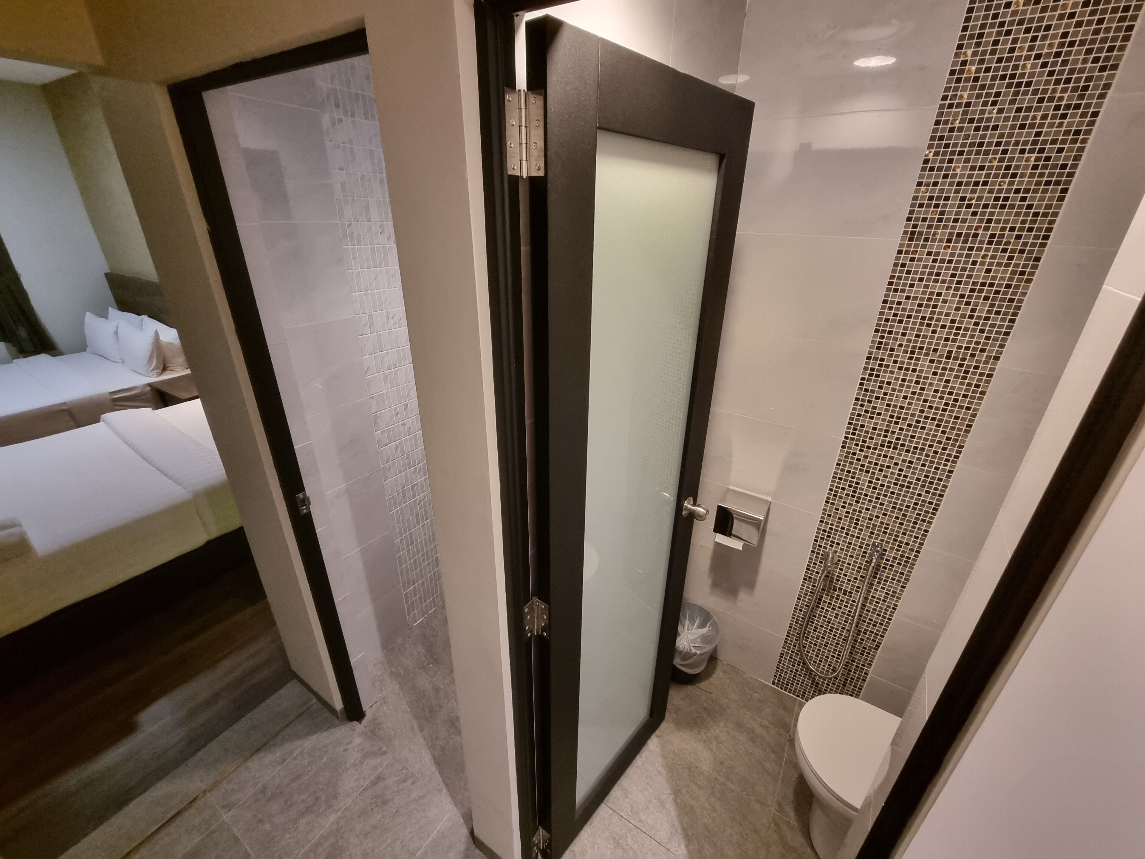 Family Room, 2 Katil Ratu (Queen) (With Window) | Bilik Mandi | Pancuran mandi, kelengkapan dandanan diri percuma, pengering rambut 