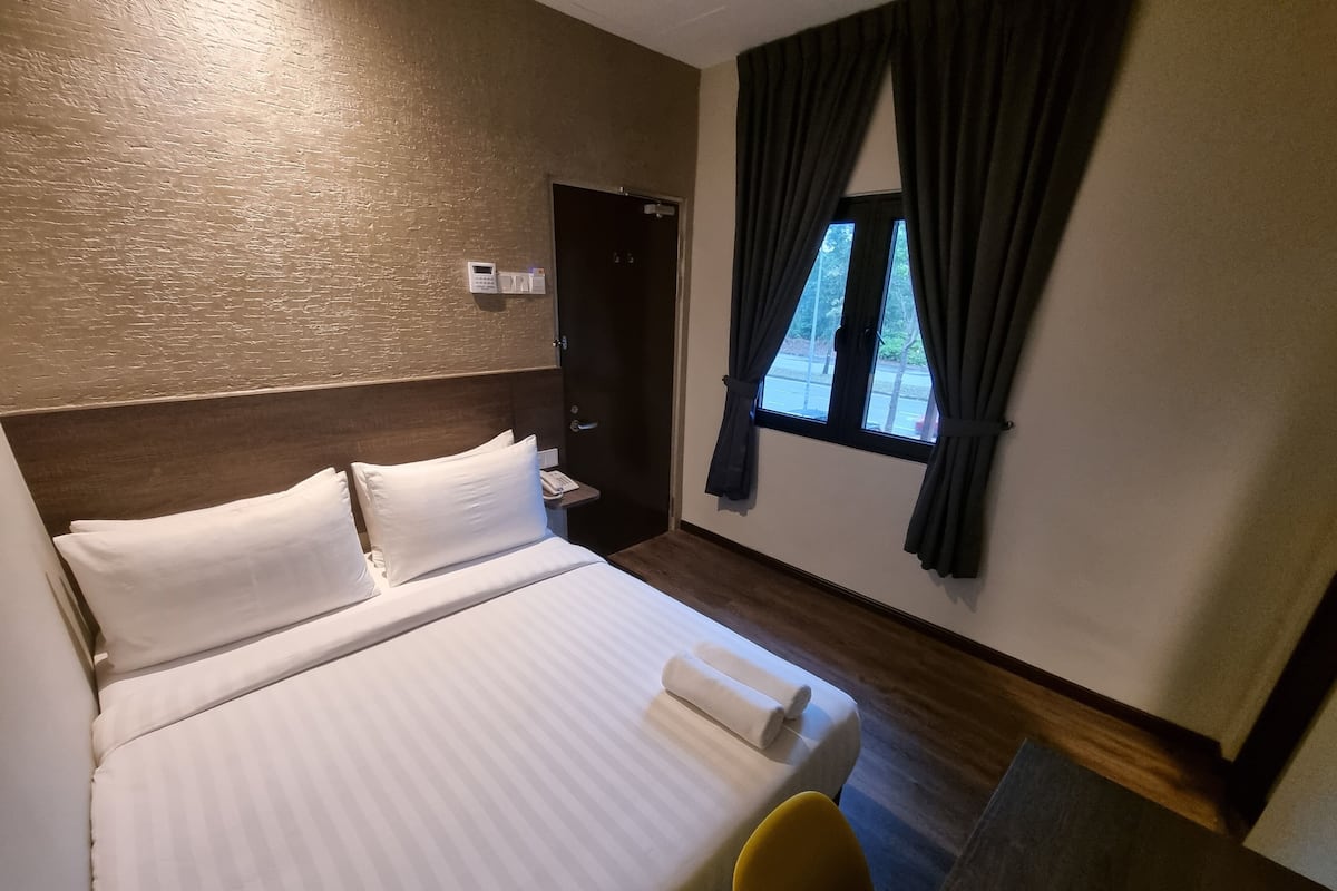 Queen Room with Window | 1 bedroom, premium bedding, down comforters, desk