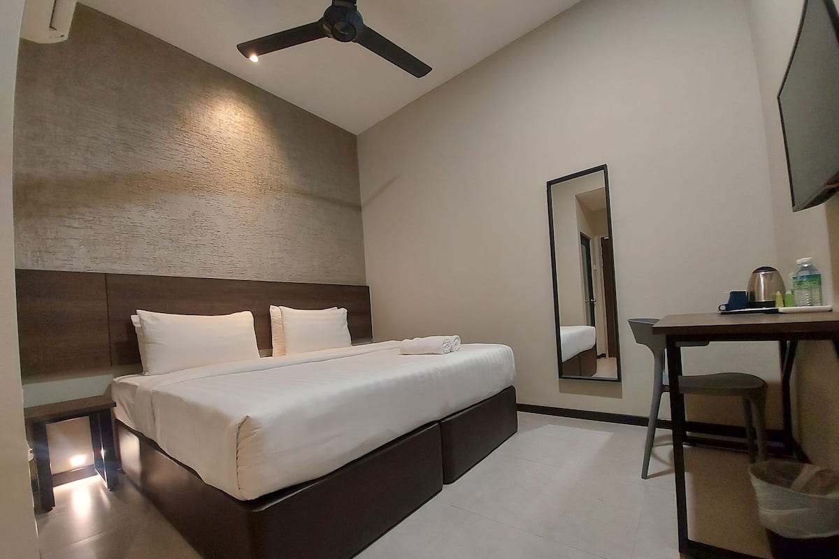 ห้องพัก, ห้องพักประตูเชื่อมถึงกัน (2 King Beds) | เครื่องนอนระดับพรีเมียม, ผ้านวมขนเป็ด, โต๊ะทำงาน, เตารีด/โต๊ะรีดผ้า