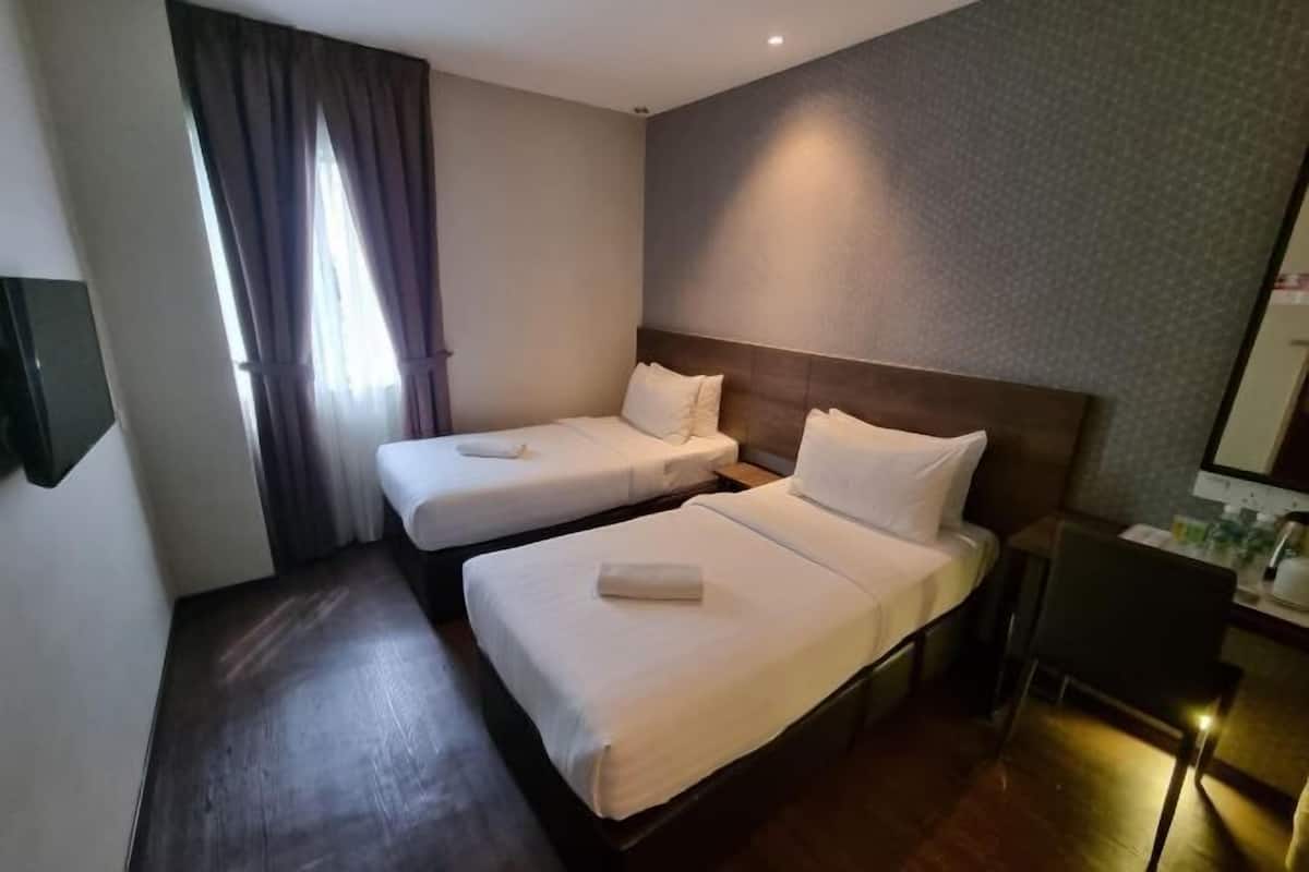 1 bedroom, premium bedding, down comforters, desk
