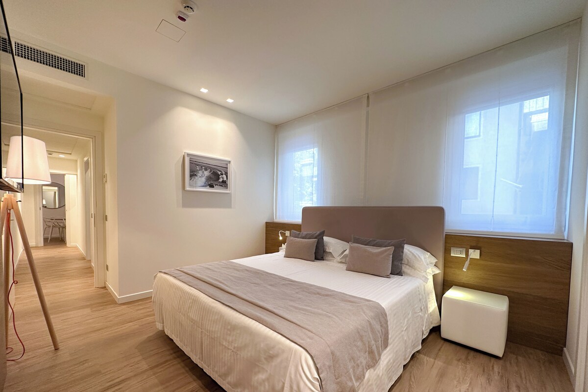 Prestige Apartment, 2 bedrooms | Minibar, in-room safe, soundproofing, WiFi (free)