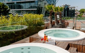 Outdoor pool - Metropol Ceccarini Suite - Luxury apartments (Riccione)