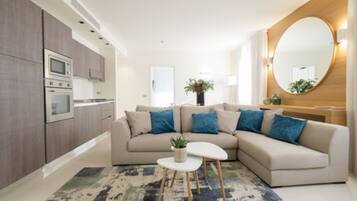Apartment, 3 Bedrooms (Top Prestige) | 2 bedrooms, minibar, in-room safe, soundproofing