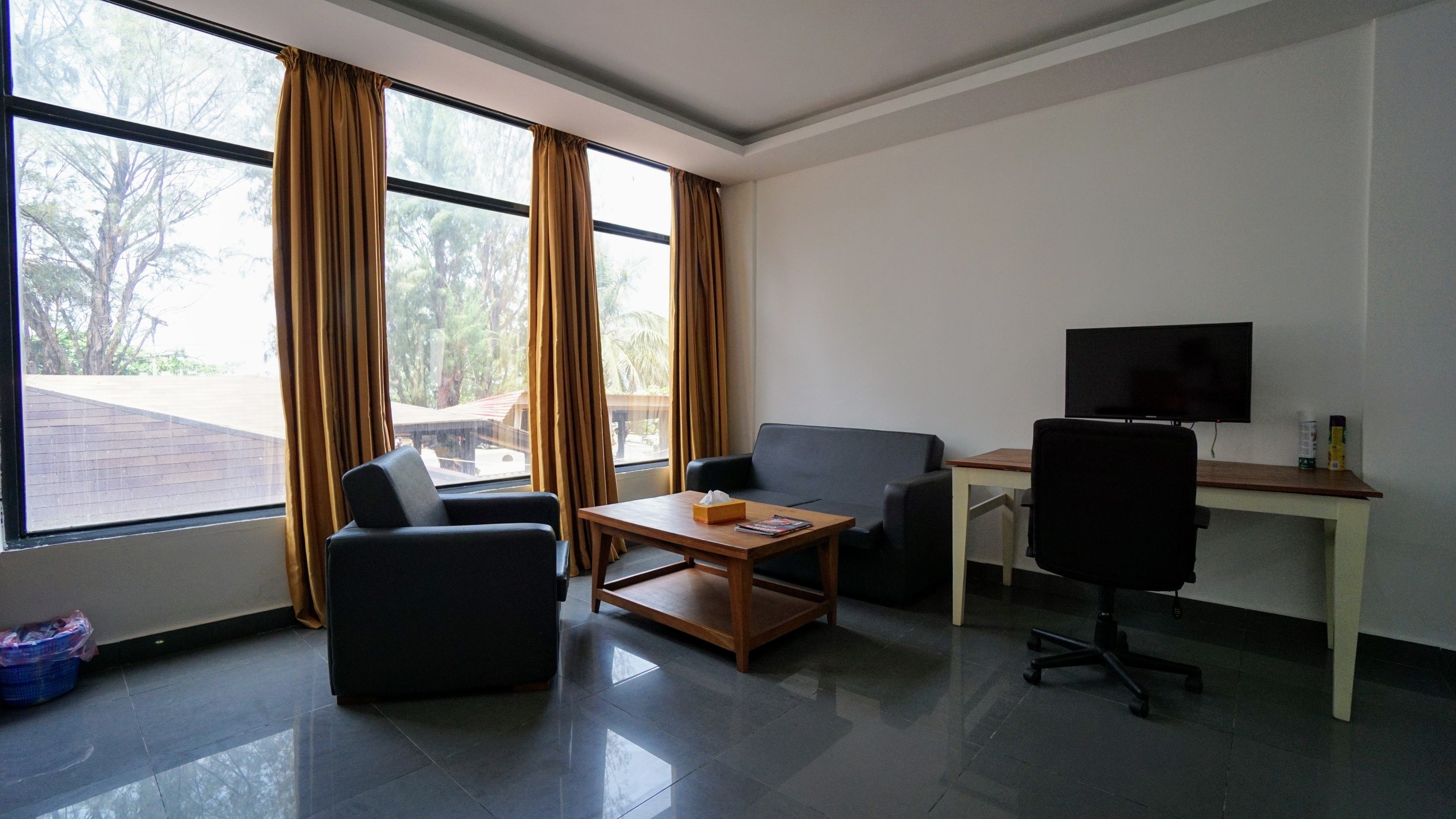 Standard Suite | 1 bedroom, in-room safe, desk, iron/ironing board