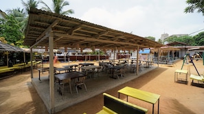 2 restaurants, African cuisine - The Family Kingdom Resort (Freetown)