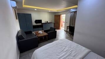 Standard Double Room | 1 bedroom, in-room safe, desk, iron/ironing board